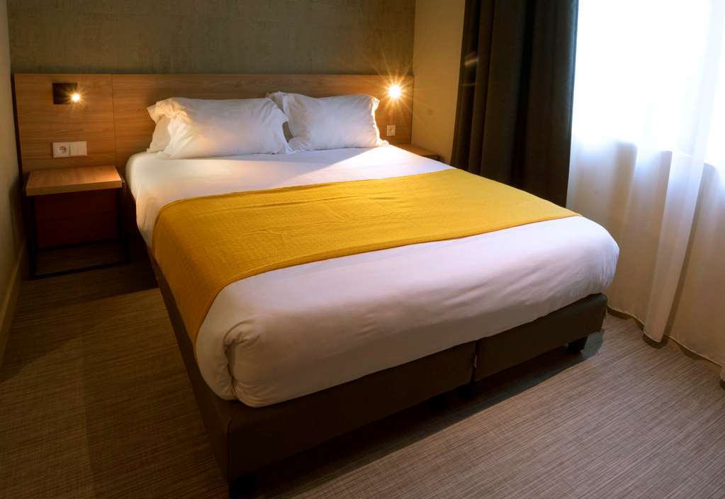 Aparthotel 37 Lodge Courbevoie Paris La Defense Room photo