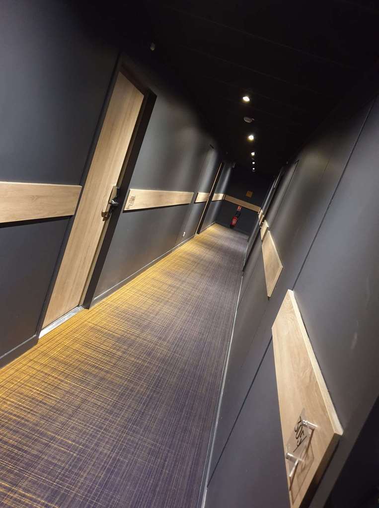 Aparthotel 37 Lodge Courbevoie Paris La Defense Room photo